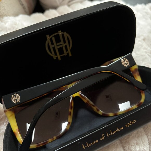 Authentic House of Harlow 1960 Women\'s Sunglasses Tortoise w Gold Trim main image 4